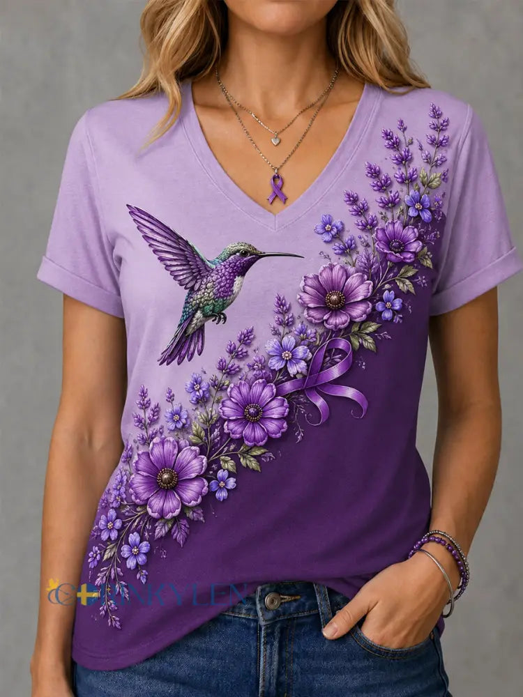 Dammens lila t-shirt med blommor och kolibri påtryck för medvetenhet om Alzheimers med V-ringning - blandad färg / S