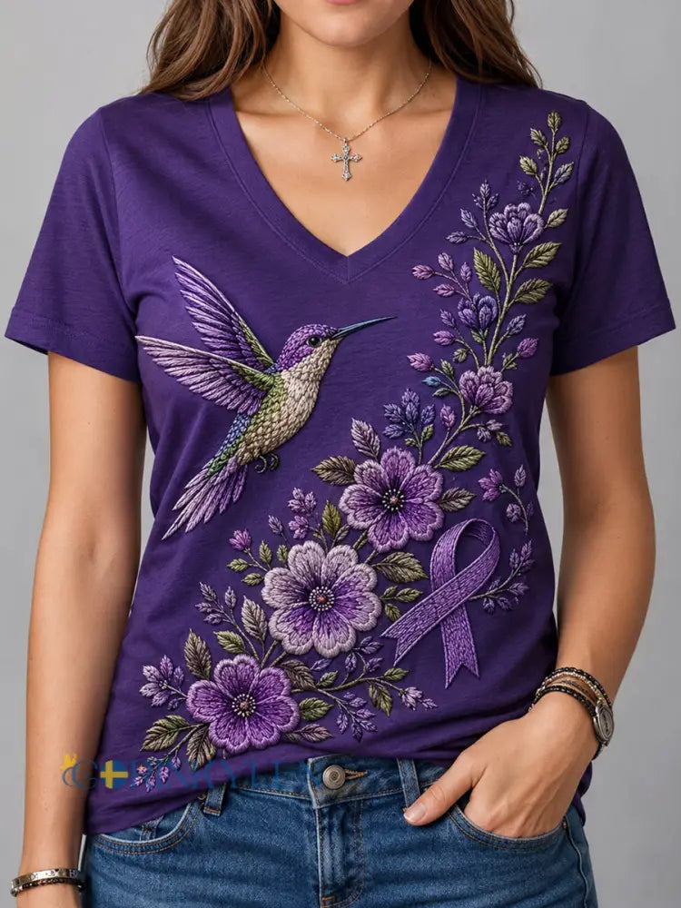 Dammens lila t-shirt med blommor och kolibri påtryck för medvetenhet om Alzheimers med V-ringning - mörkt / S