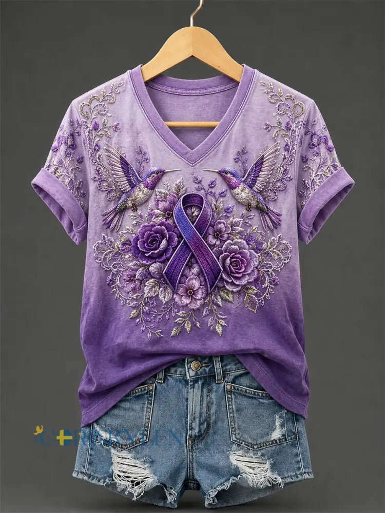 Dammens lila t-shirt med blommor och kolibri påtryck för medvetenhet om Alzheimers med V-ringning - mörkt / S