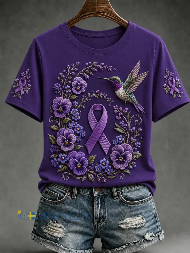Dammens lila t-shirt med blommor och kolibri – stöd för Alzheimersmedvetenhet kortärmad - djup purpura / S