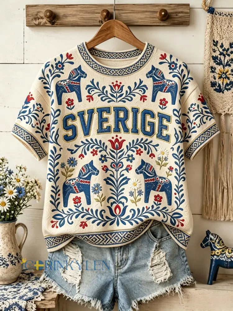 Dammens retro svensk midsommarfolkal blommig stickad kortärmad t-shirt - Aprikot / S