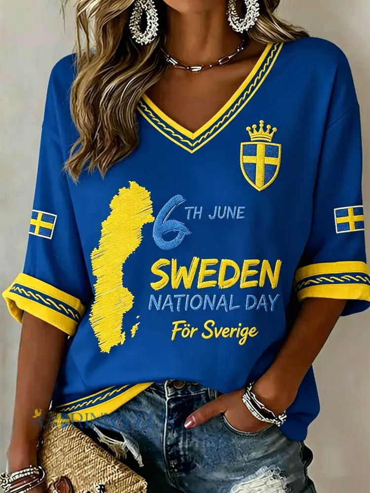 Dammtröja med V-ringning och broderad färgblockdesign samt tryck med motiv från nationaldagen - A / S