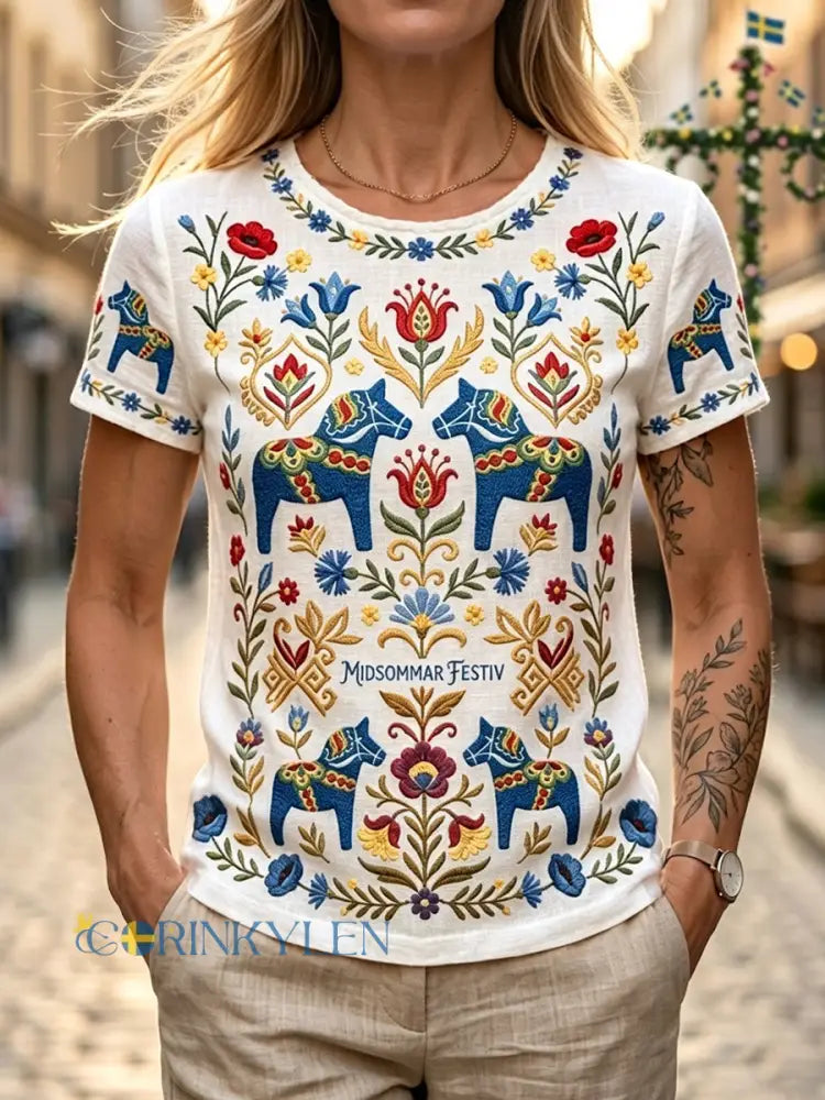 Dams retro svensk midsommarblommig och dalahästmönstrad t-shirt i bomull-linne - flerlog / S