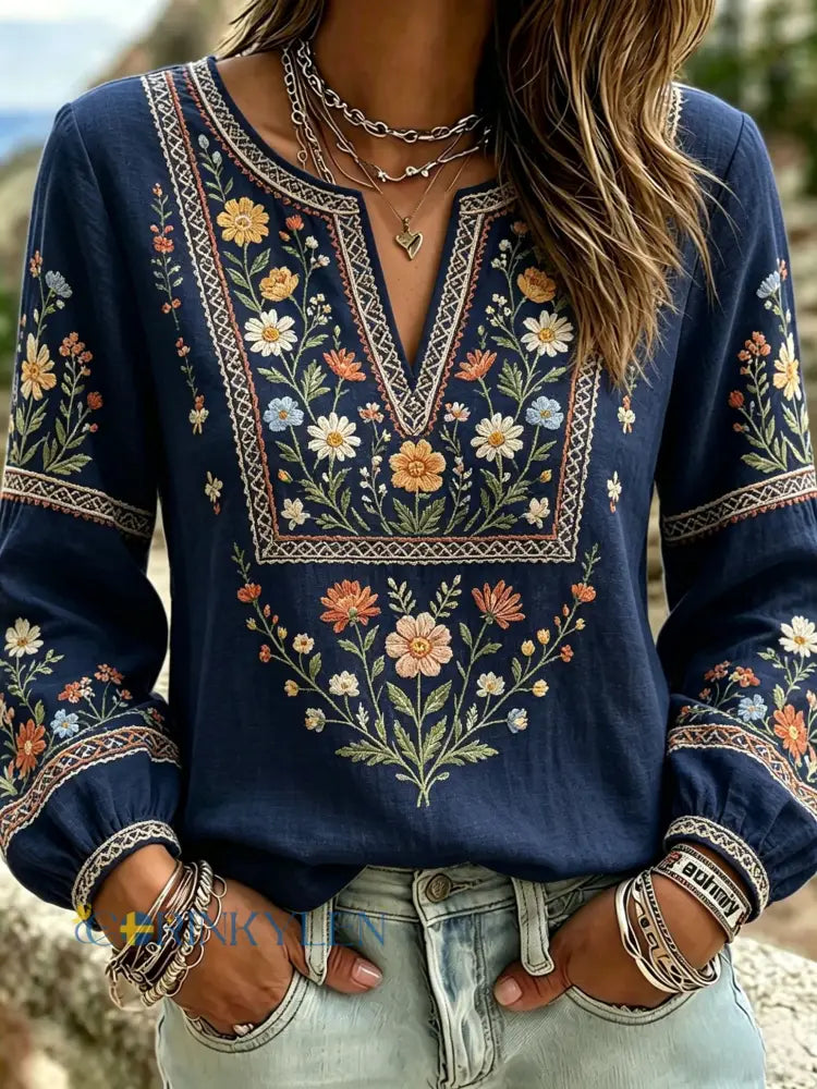 Dams retro svensk midsommarfolkloristisk blus i bomull-linntyg med blommönster - blå sjöfart / S