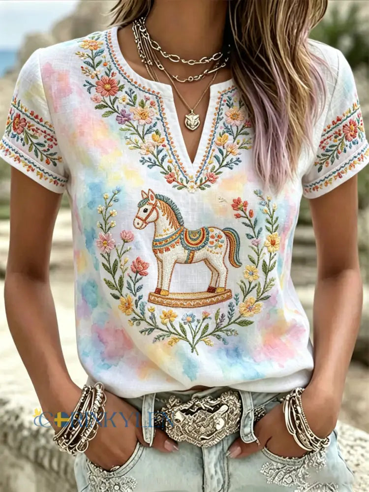 Damsommarblus med svensk midsommartryck och v-ringning – avslappnad t-shirt - som bild / S