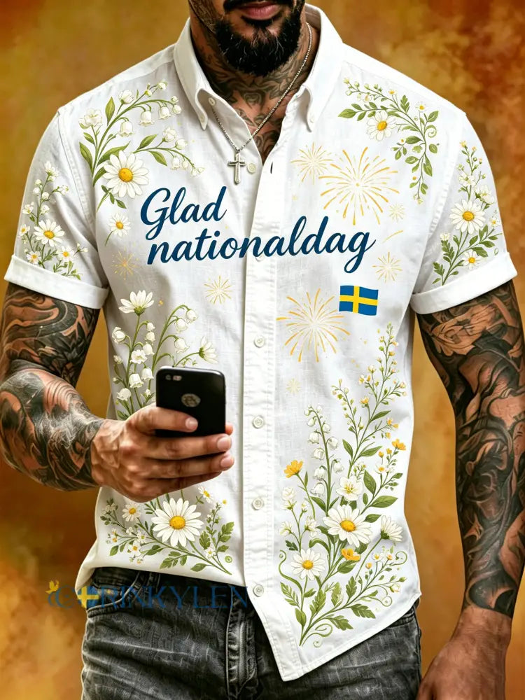 Herrskjorta med korta ärmar och konstnärlig tryck som firar Sveriges nationaldag - A / S