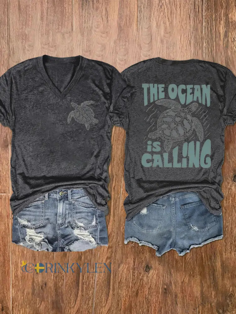 Kvinnors Ocean kallar tryckt V-hals T-shirt - mörk grå / S
