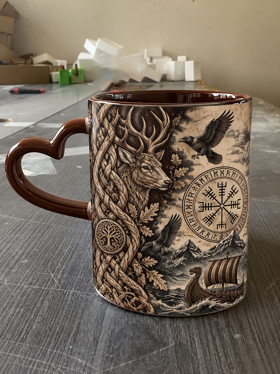 Keramisk mugg med vikingamönster