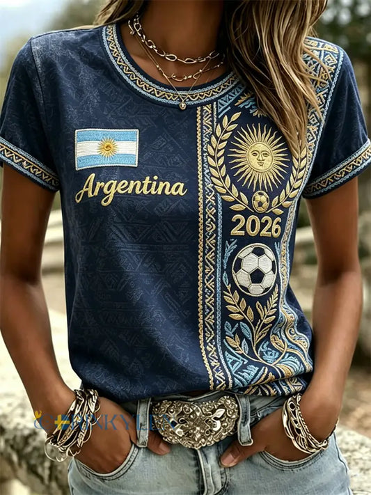 Damens Argentina 2026 Flagg & fotboll Ethnic Print T-shirt - djupblåa / S