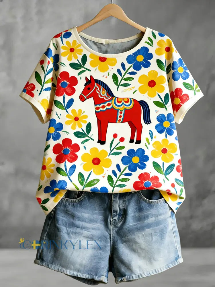 Damer T-shirt med svensk stil och Dalahästtryck - A / S