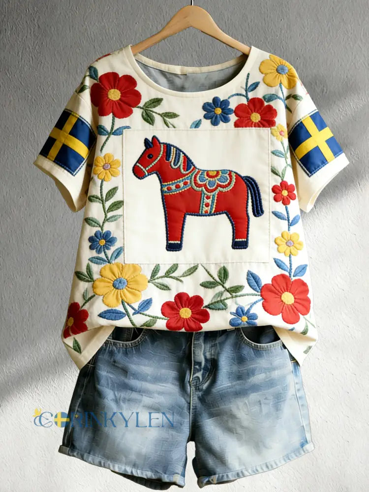 Damer T-shirt med svensk stil och Dalahästtryck - A / S