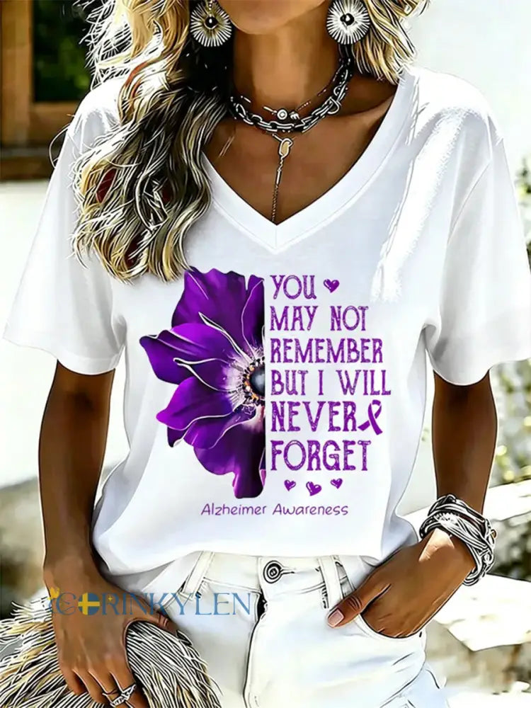 Dammagisk T-shirt i lila med blommönster och text till stöd för Alzheimers-medvetenhet med V-ringning - vit / S