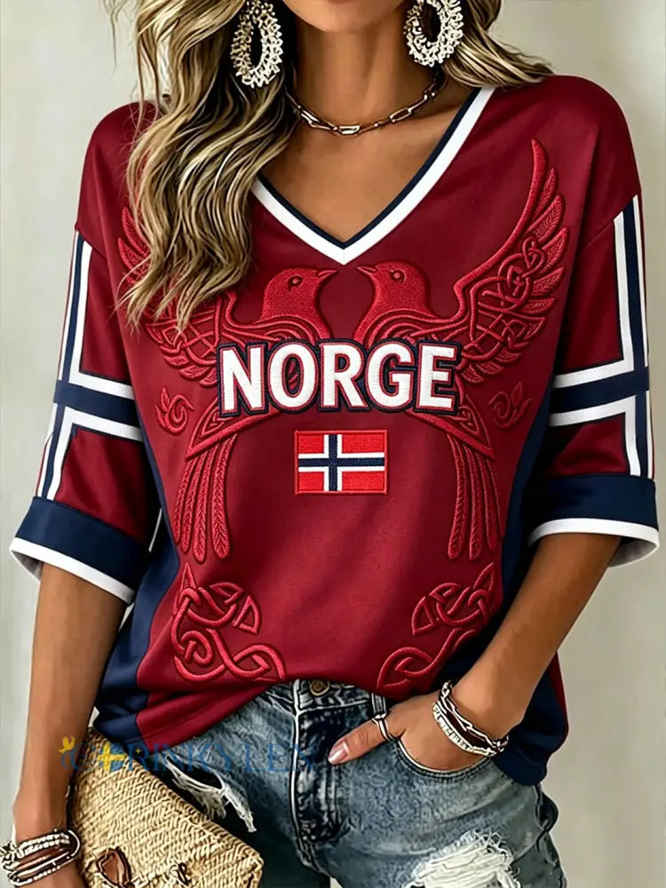 Dammens retro norska vikingamönstertryckta t-shirt med halvlånga ärmar och V-ringning - vinröd / S