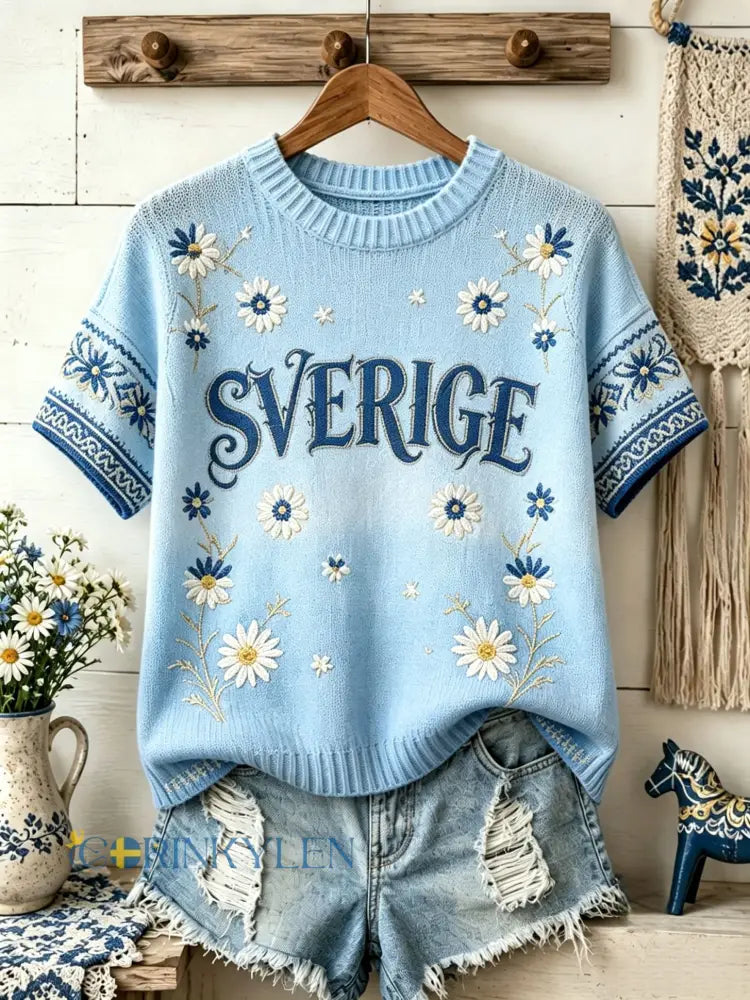 Dammens retro svensk midsommarfolkal blommig stickad kortärmad t-shirt - ljusblåa / S