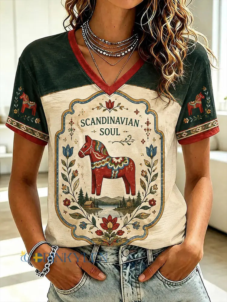 Dammens svenska dalahästtryckta t-shirt med v-ringning - som bild / S