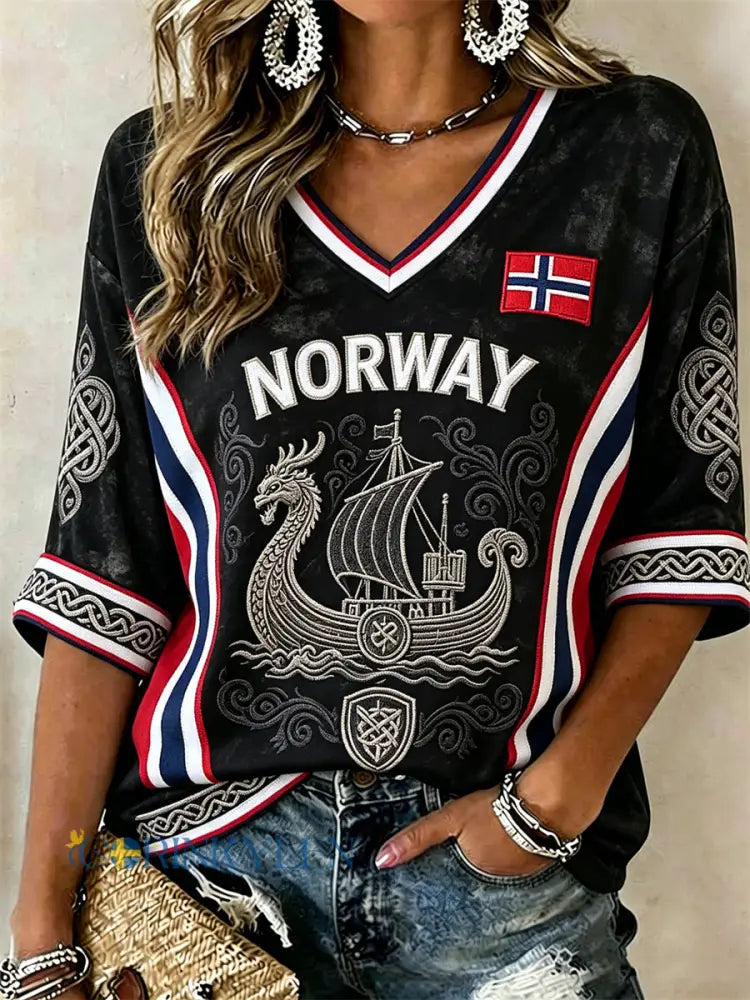 Dammössa med nordisk vikingaskepp keltisk knut och flaggtryck middlångärmad t-shirt med V-ringning - svart / S