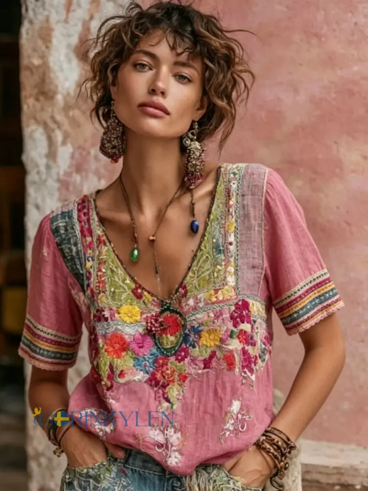 Dams bohemisk broderad patchwork-t-shirt i linblandning med blommönster V-ringning och korta ärmar - runk / S