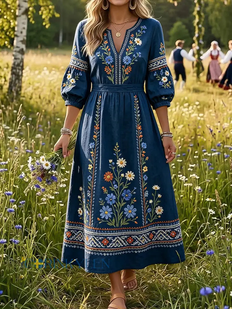 Dams klänning i vintagestil med svensk midsommar- och etnisk blommönster - flerlog / S