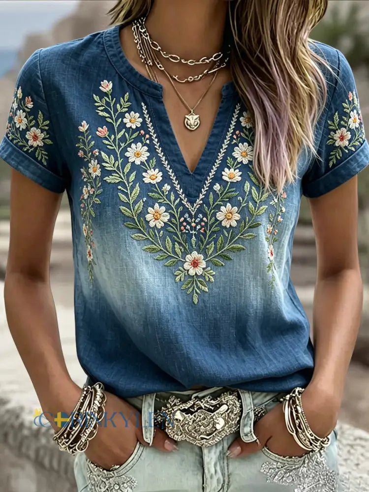 Dams retro svensk midsommar blommig graderad konst V-ringning T-shirt - blå / S