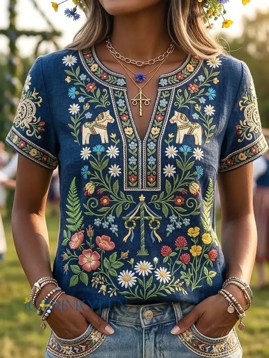 Dams retro svensk midsommarblommig konstavslappnad t-shirt med V-ringning - djupblåa / S