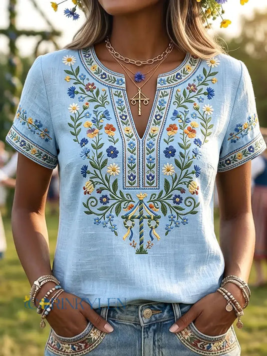 Dams Retrokonst Svensk midsommarstång Blommor V-ringning T-shirt - ljusblåa / S