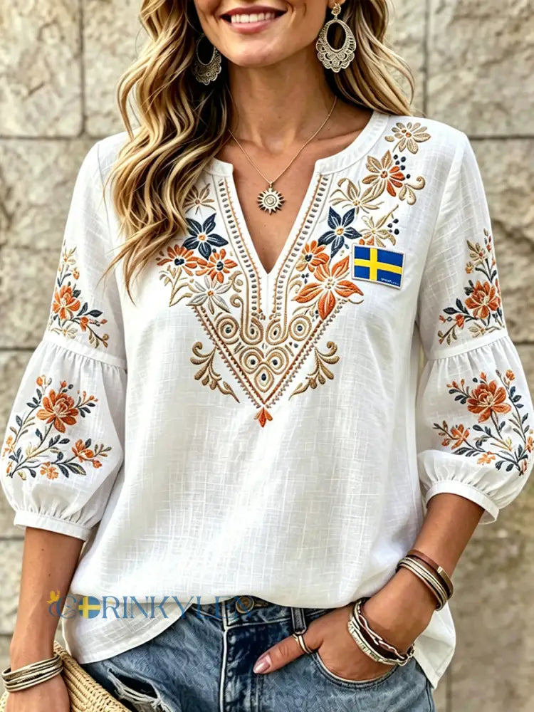 Dams vit svensk flagga blommig 3D-print avslappnad t-shirt med V-ringning - vitt / S