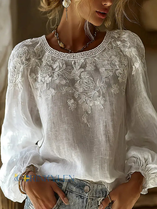 Damskjorta i vintagestil i bomull och linne med broderade blommor och tryckt patchwork - A / S