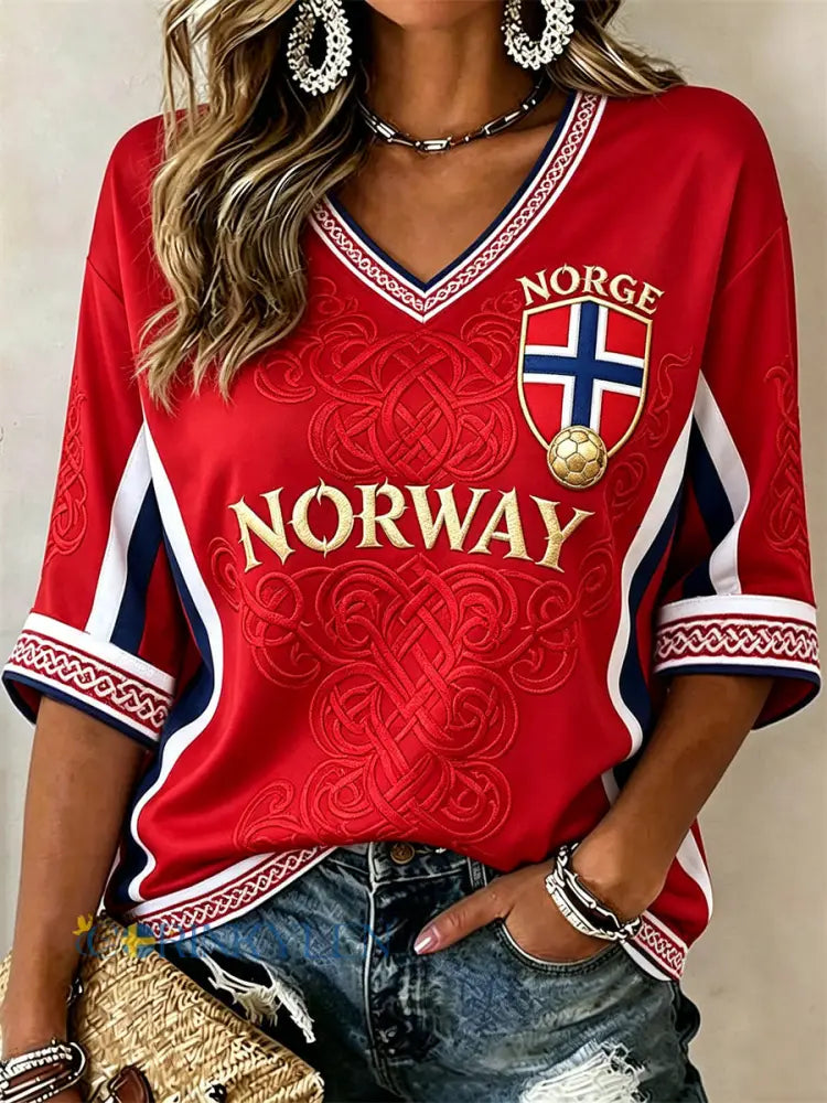 Damtröja i norsk fotbollsstil med viking- och keltknutmotiv inspirerad flagga halvlånga ärmar och V-ringning - röd / S