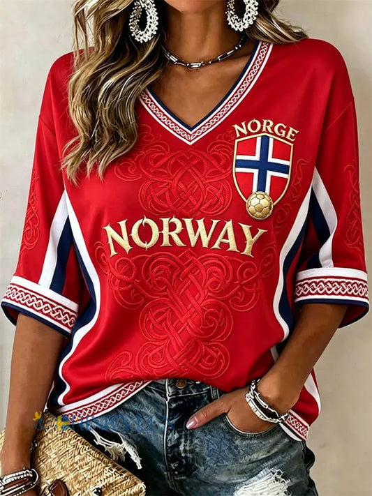 Damtröja i norsk fotbollsstil med viking- och keltknutmotiv inspirerad flagga halvlånga ärmar och V-ringning - röd / S