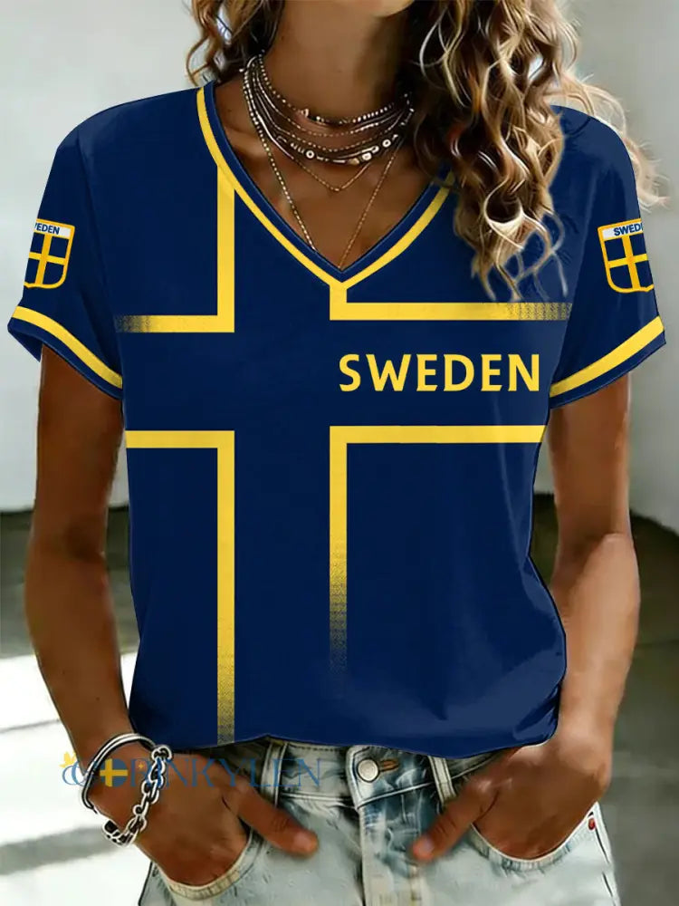 Damtröja i svensk fotboll med tryckt V-ringning - som bild / S