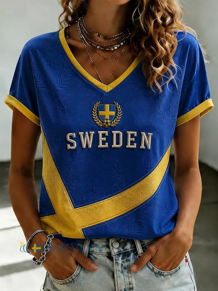 Damtröja i svensk fotboll med tryckt V-ringning - som bild / S