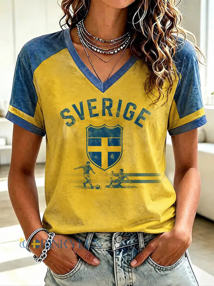 Damtröja i svensk fotboll med tryckt V-ringning - som bild / S