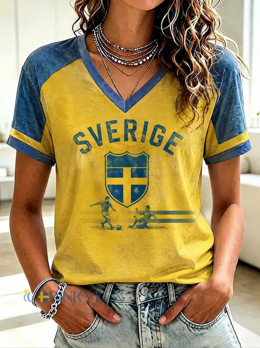 Damtröja i svensk fotboll med tryckt V-ringning - som bild / S