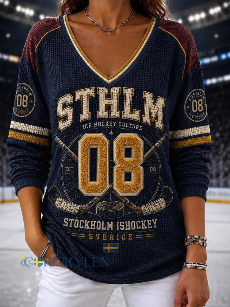 Damtröja i vintagestil från Stockholm Sverige med raglanärmar och ishockeymotiv - A / S