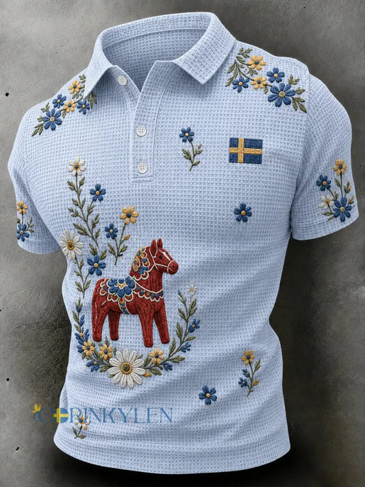 Herrfest för midsommar – klänning i waffeltyg med trähäst och blommig brodyr pikétröja med korta ärmar - A / S