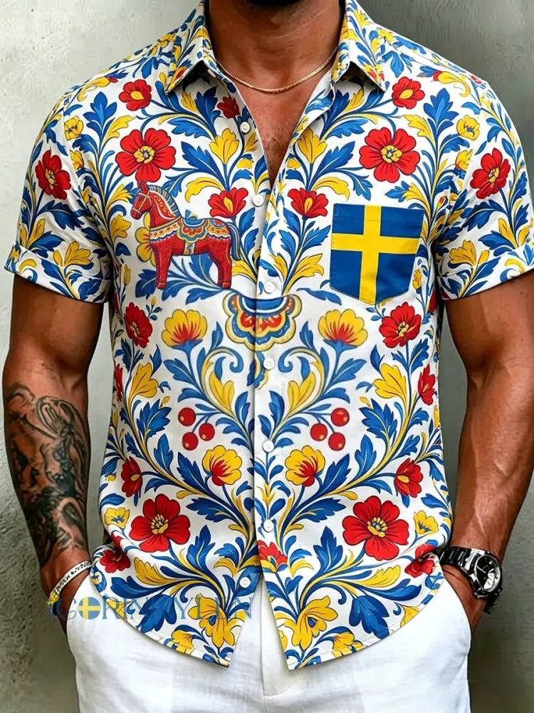 Herrretro svensk midsommarfolkaldrigblommig bomull-linne skjorta med korta ärmarna - blå / S