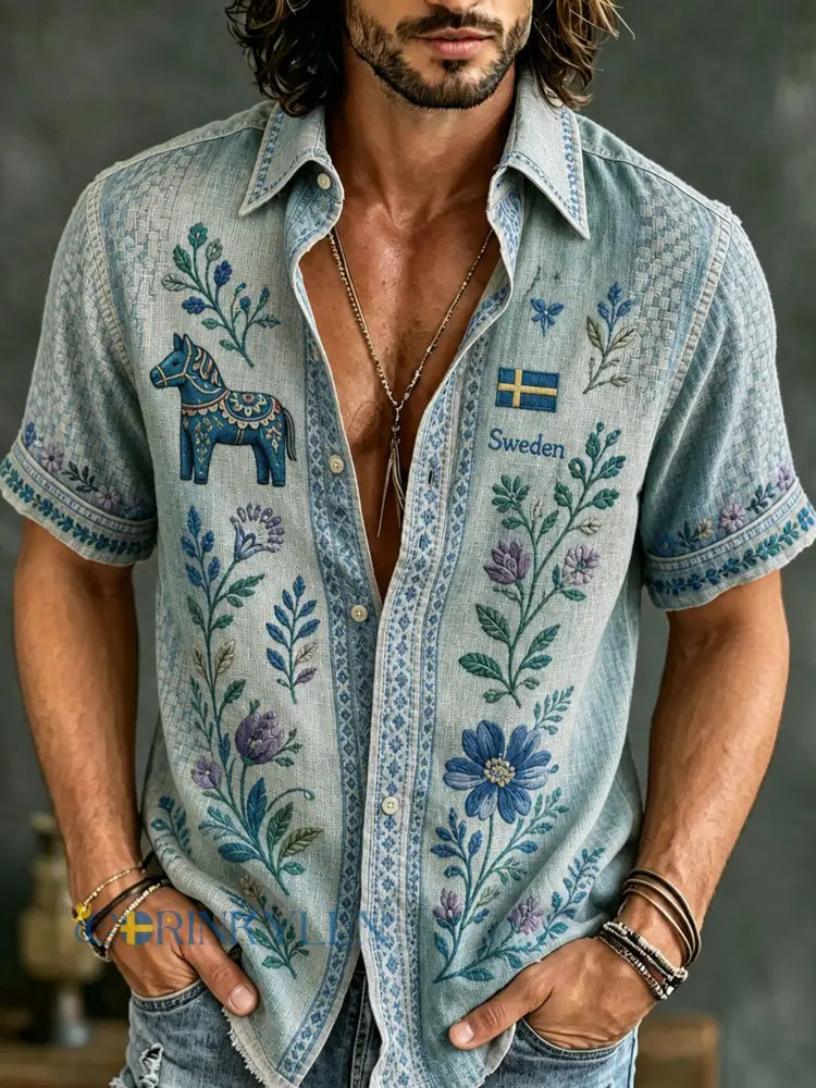 Herrskjorta med korta ärmar och konstnärlig tryck: Svensk midsommar- och nationaldagsminnesutgåva - A / S