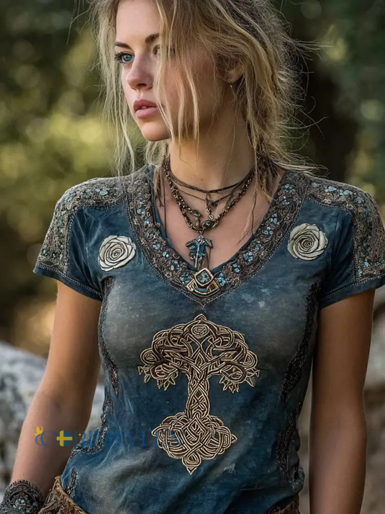 Kvinnlig vintage vikingaträd livets träd blommönstrad t-shirt med V-ringning - djupblåa / S