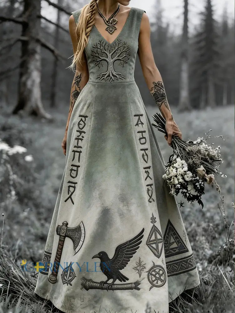Kvinnoklänning med nordiskt konsttryck i vikingastil - som bild / S