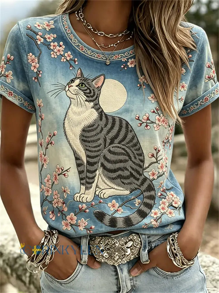 Kvinnors katt & körsbär Blommor Gradient Japansk konst Print T-shirts - ljusblåa / S