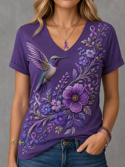 Kvinnors lila blommor & Hummingbird Skriv ut Alzheimers medvetenhet Stöd V-Neck Tee - mörkt / S