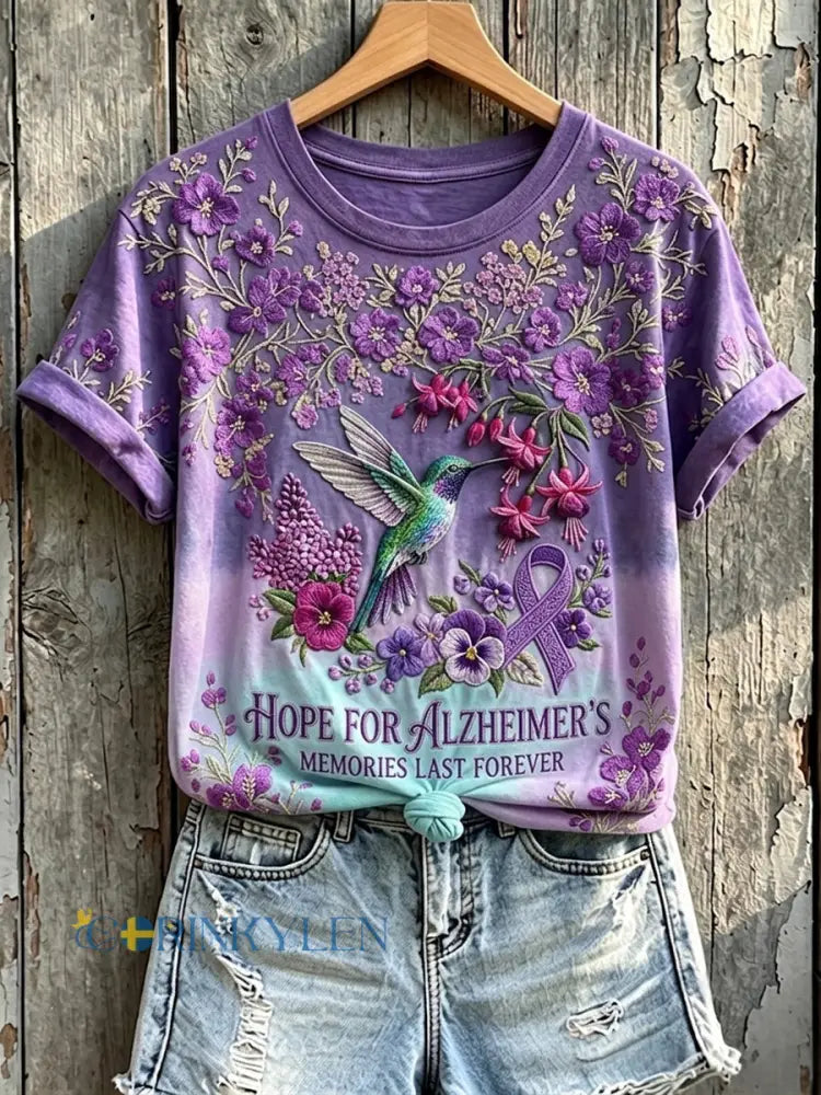 Kvinnors minnen Last Forever Lilla Ribbon Kolibri Skriv ut kortärmad T-shirt - mörkt / S