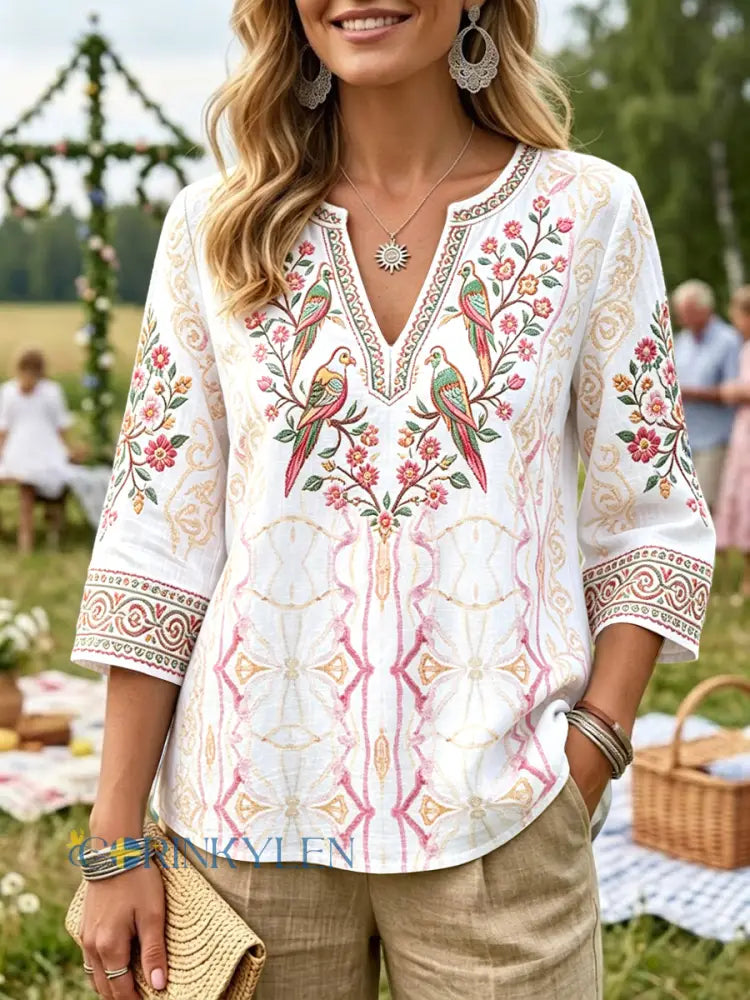 Kvinnors svenska midsommar blommiga och fågeltryck avslappnad V-hals bomullslinn T-shirt - vitt / S