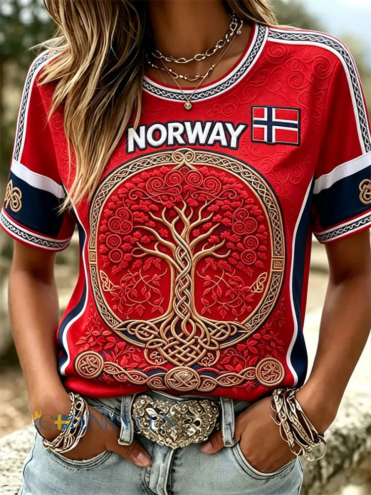 Kvinnors Viking Tree of Life Celtic Knot Flag Skriv ut kortärmad T-shirt - röd / S