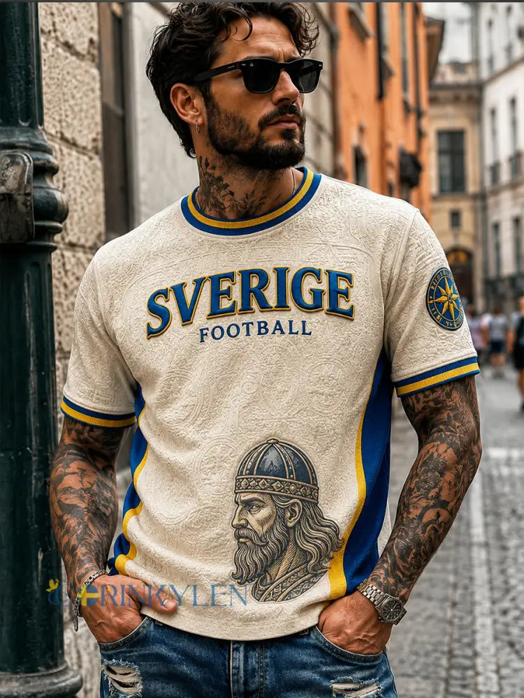 Retro svensk fotbollssupporter som hejar konsttryck avslappnad t-shirt - A / S