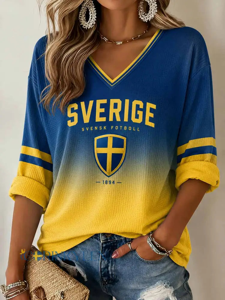Retro svensk fotbollssupporter som hejar konsttryck avslappnad topp - A / S